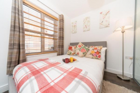 City Centre Posh Parlour Gated Parking 1bed Wifi